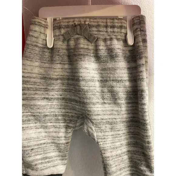 2 pc Toddler Boy 0-3 months Cat & Jack Santa Top & Bottom Set Red & Gray NWT - Picture 5 of 10